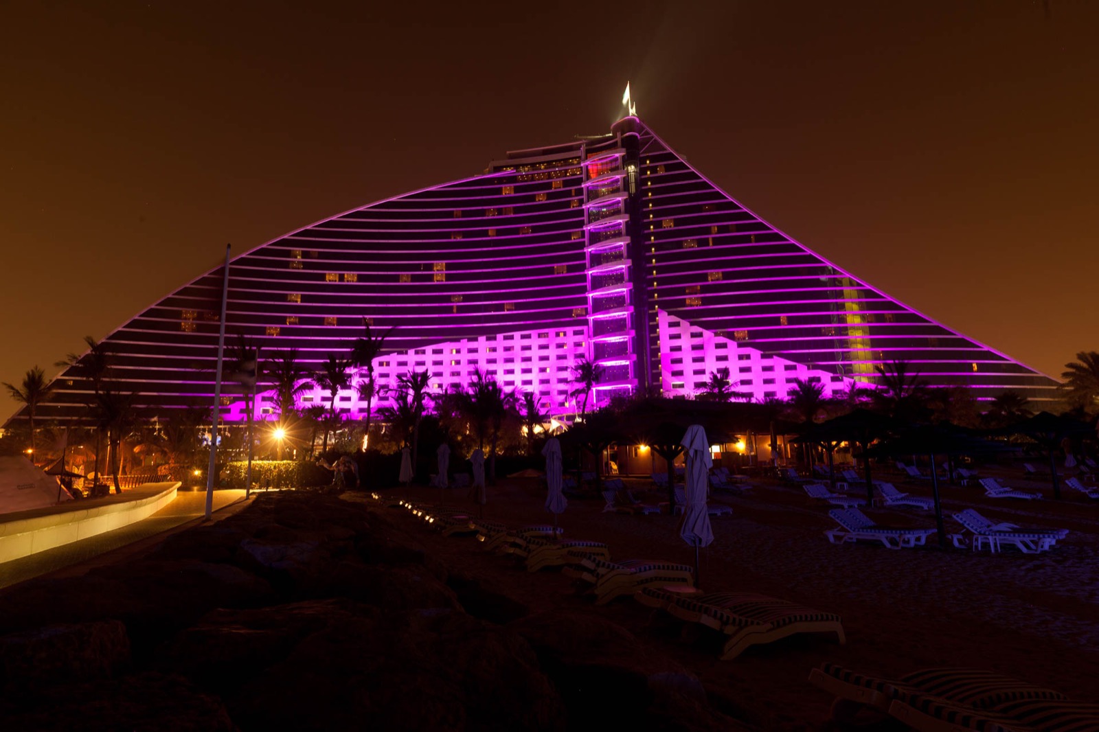 iconic beachfront hotel dynamic facade lighting